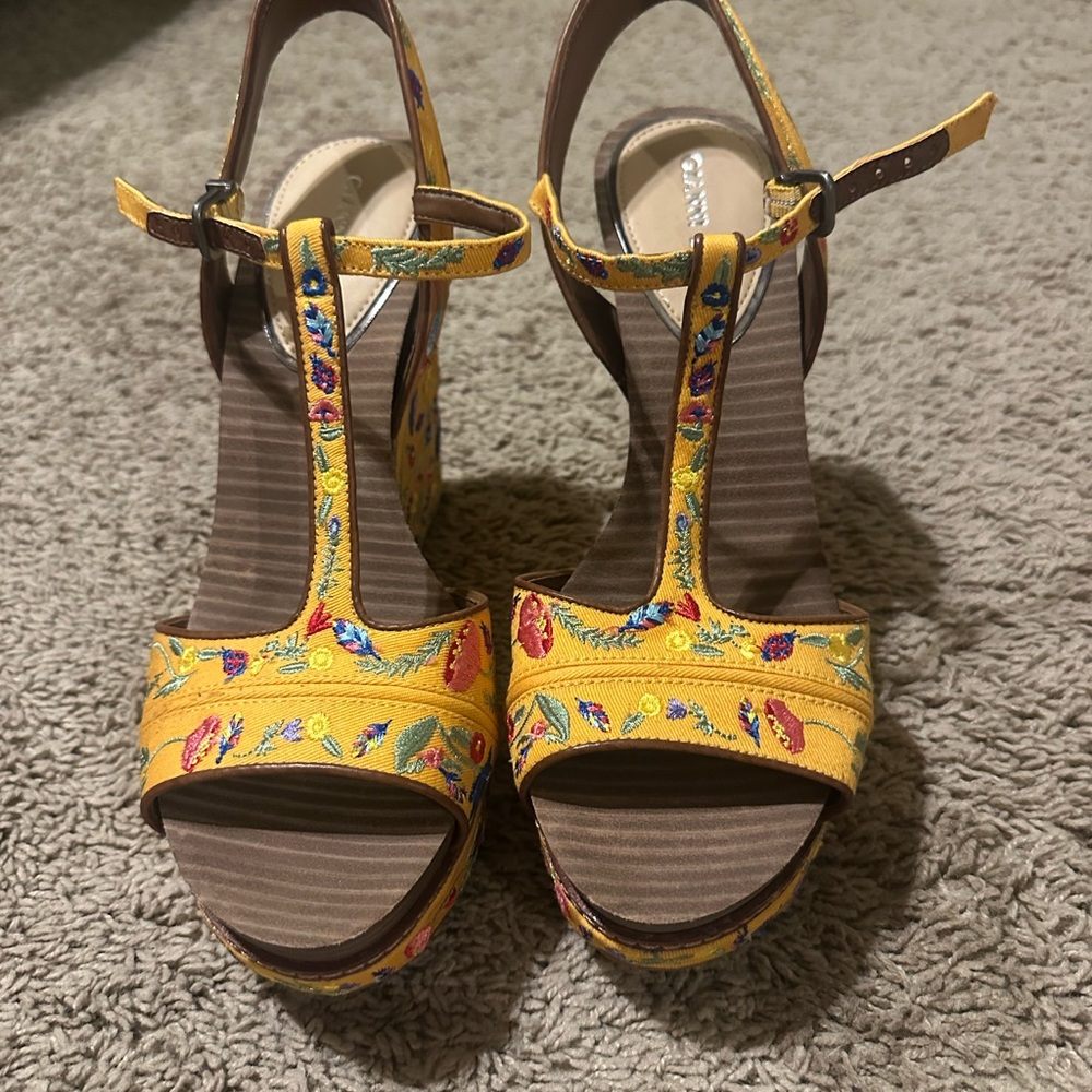 Gianni Bini Yellow Floral Wedges